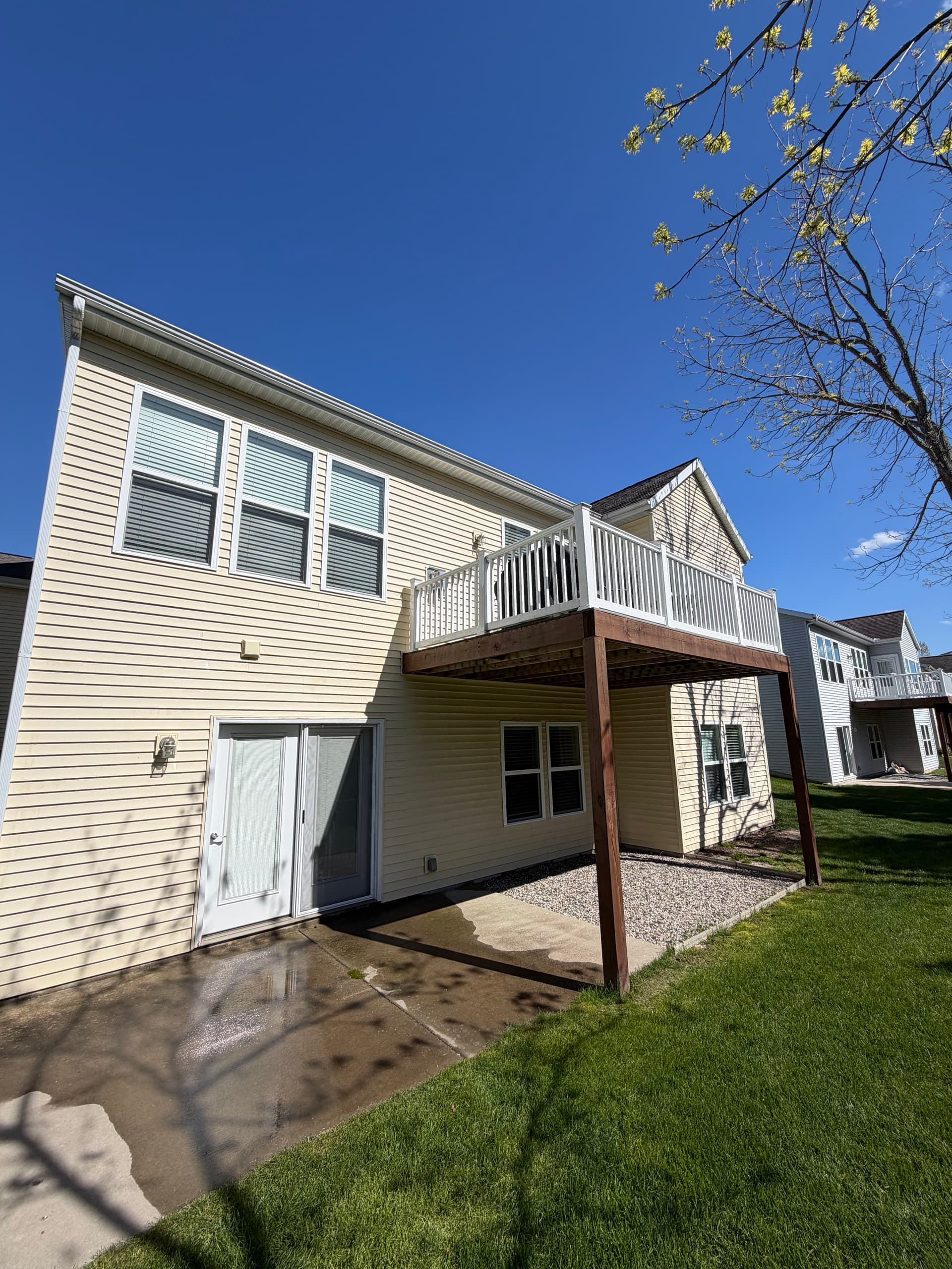 Exterior Window and Screen Cleaning in Grand Rapids image