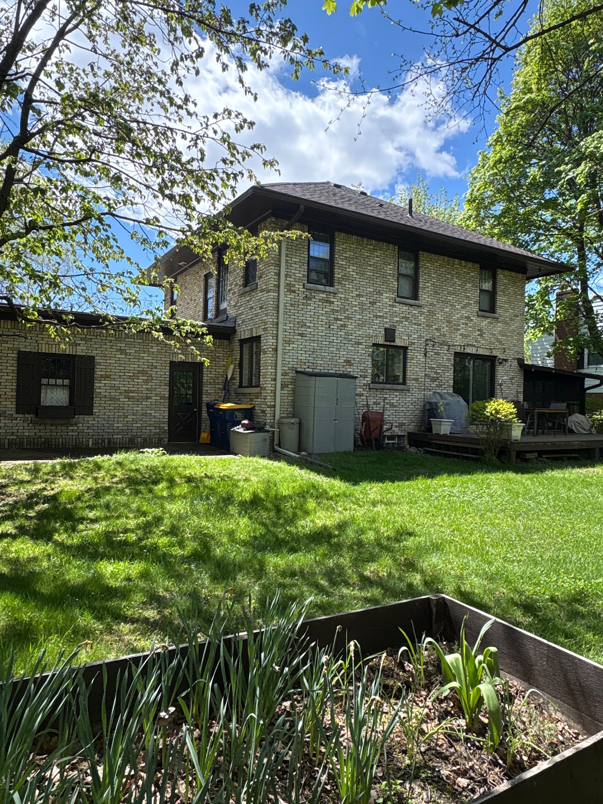 Gallery photos for Window Cleaning for a Retirement Celebration at This Beautiful Brick Home: Image #3