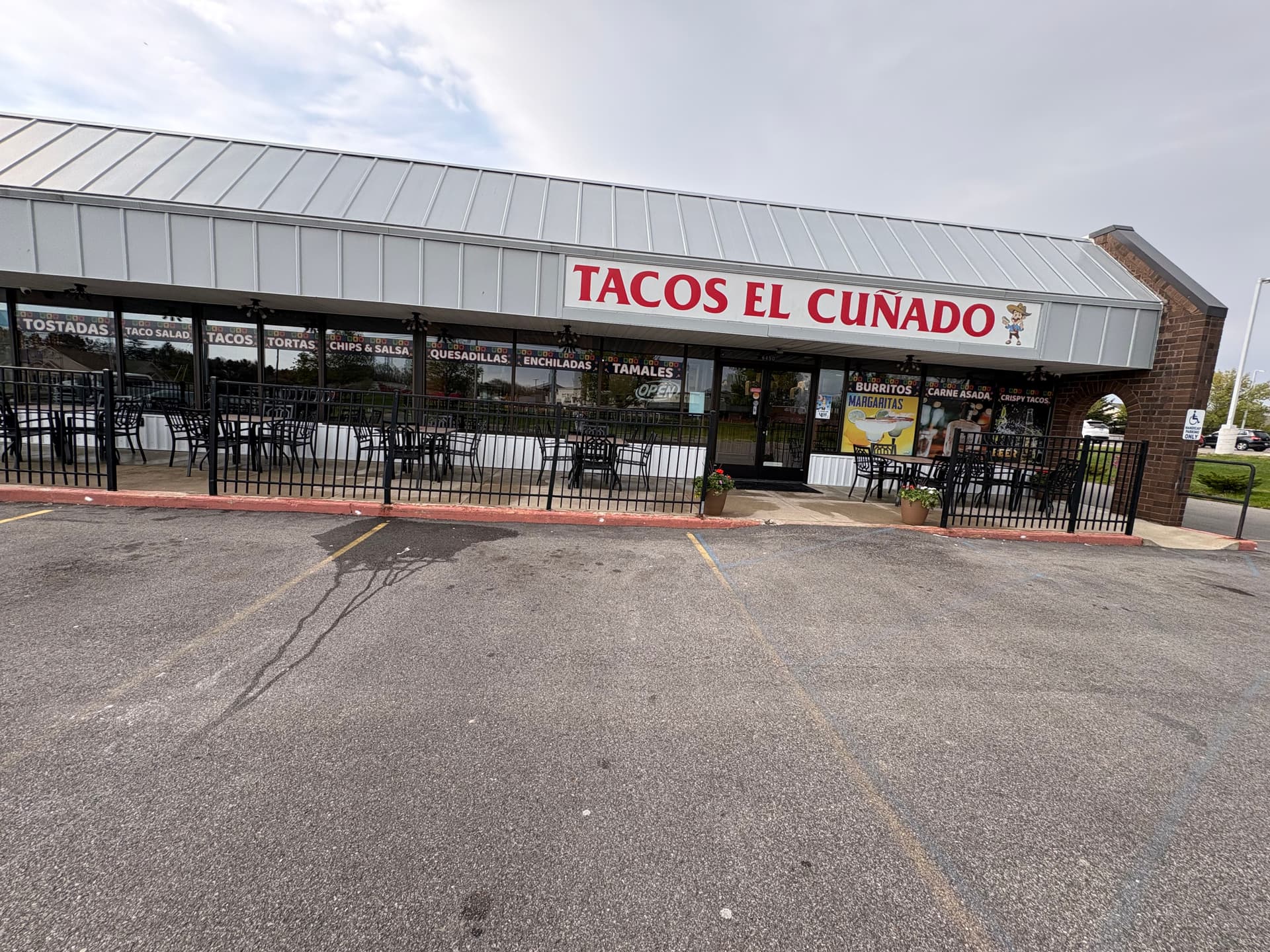 Full Interior and Exterior Window Cleaning at Tacos El Cuñado image