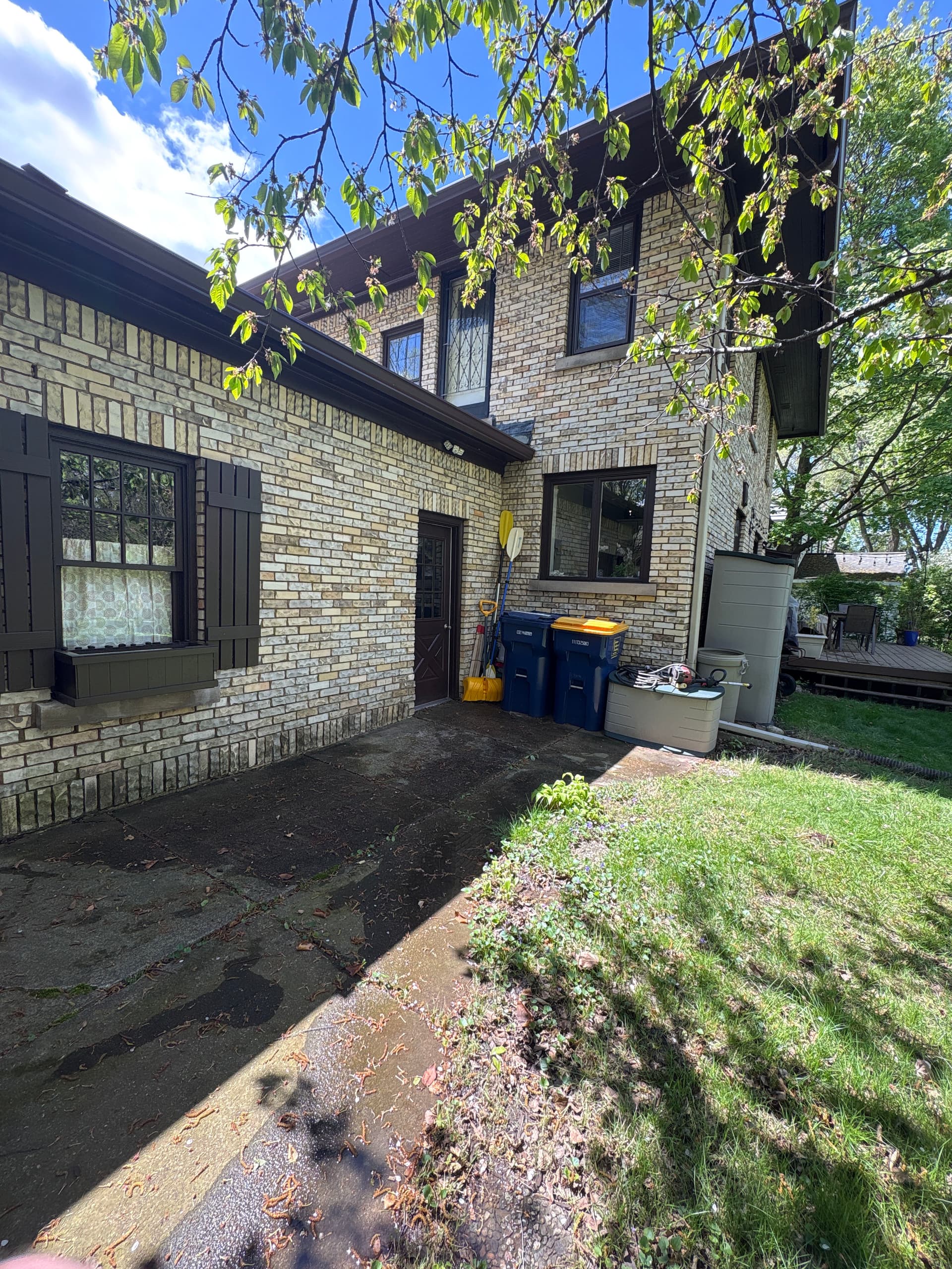 Gallery photos for Window Cleaning for a Retirement Celebration at This Beautiful Brick Home: Image #2