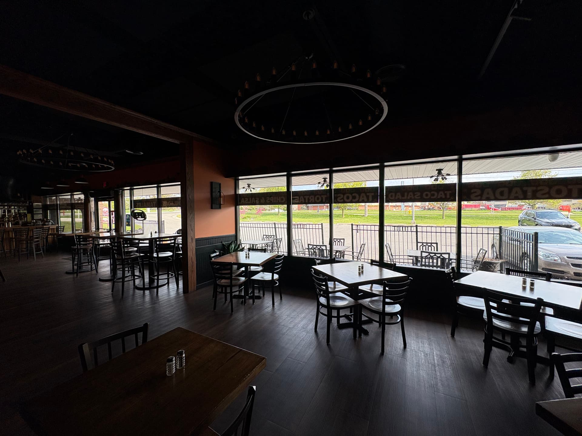 Gallery photos for Full Interior and Exterior Window Cleaning at Tacos El Cuñado: Image #2