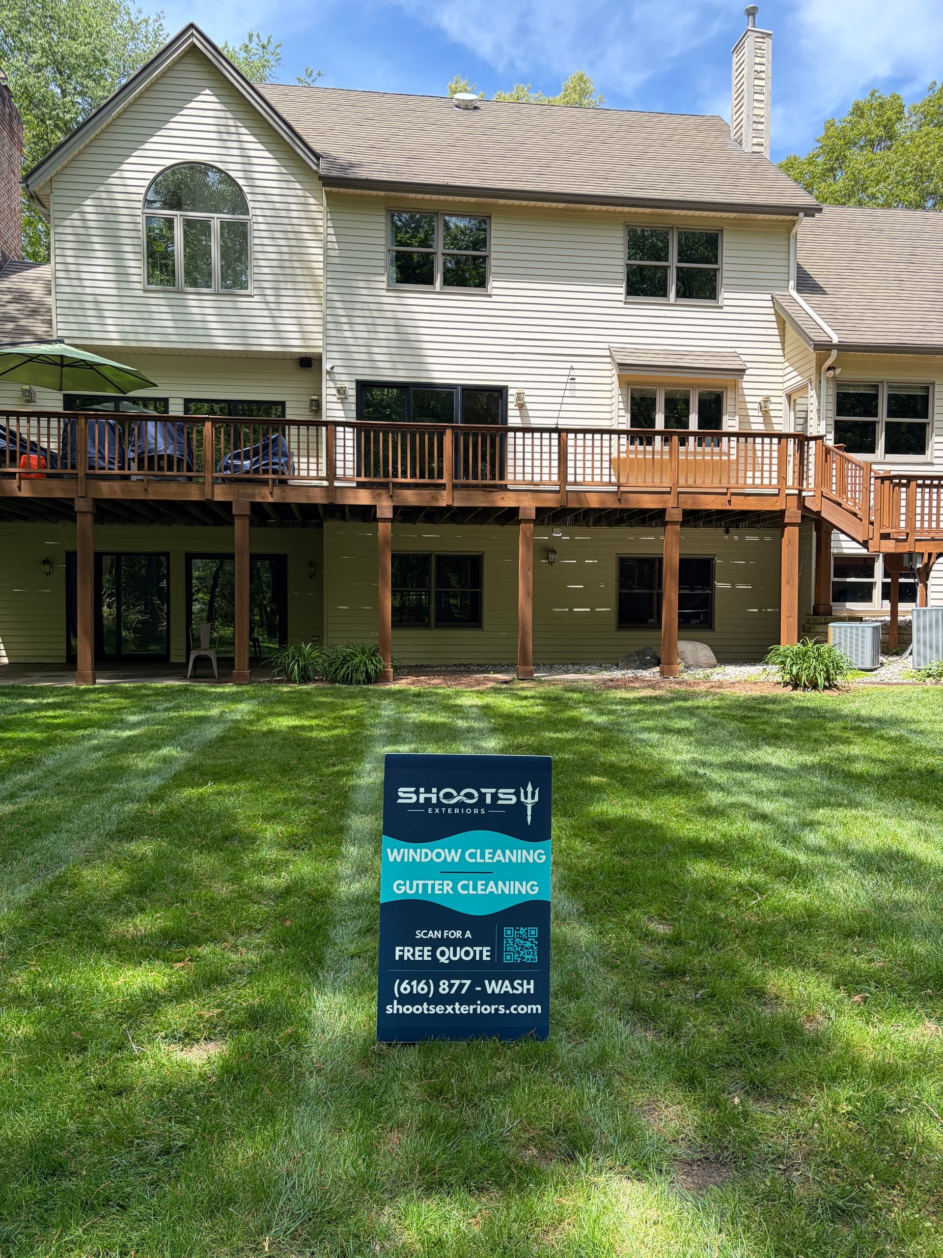 Gallery photos for Exterior Window Cleaning Done Right on a Beautiful Home: Image #1